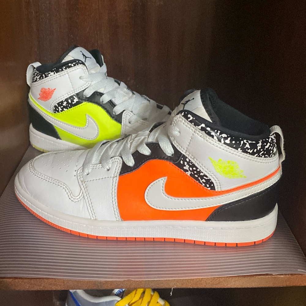 Jordan 1 Mid composition Notebook.